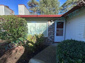 Building Photo - FREE RENT! Charming 2-Bed Haven in Portland's Heart - Your Urban Retreat Awaits!