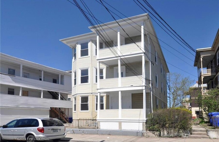 Building Photo - 179 Valley St