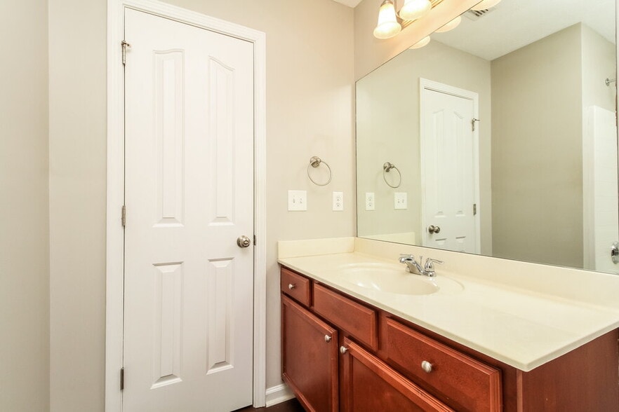 Building Photo - 9220 Thomason Trail