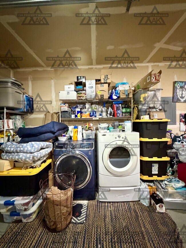 Building Photo - 3BR Home in North Pole | Fenced Yard/Pet Friendly + Garage | Available June 15