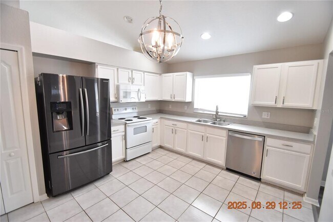 Building Photo - 944 Ridge Haven Dr