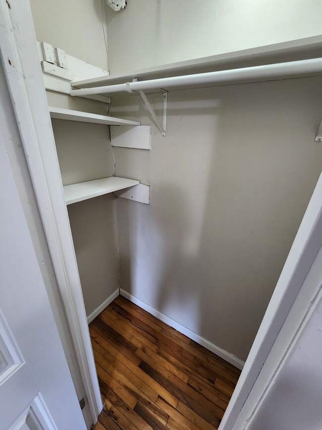Building Photo - Spacious 3-Bedroom, 2-Bathroom Home AVAILA...