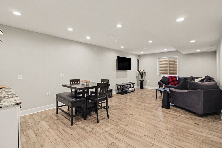 Building Photo - 3906 Hillside Dr