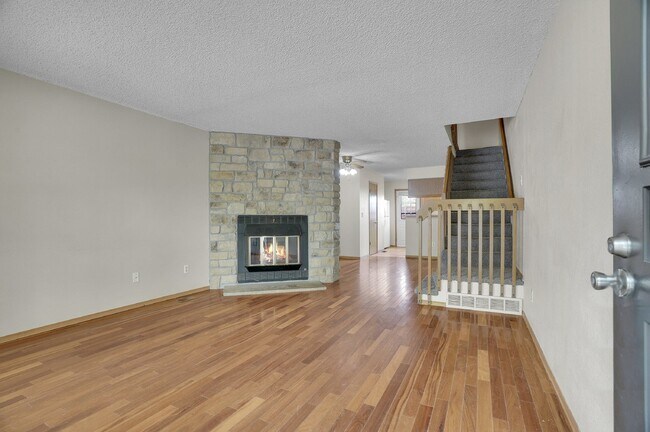 Building Photo - $2,000.00 stunning 2-bedroom, 2-bathroom t...