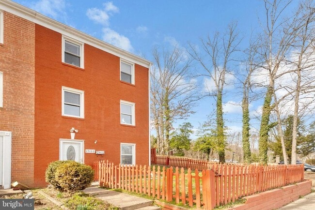 Building Photo - 2900 Williamsburg Ct