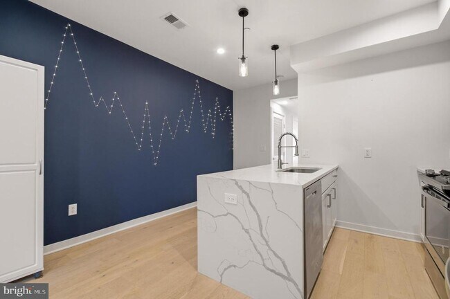 Building Photo - 531 Kennedy St NW