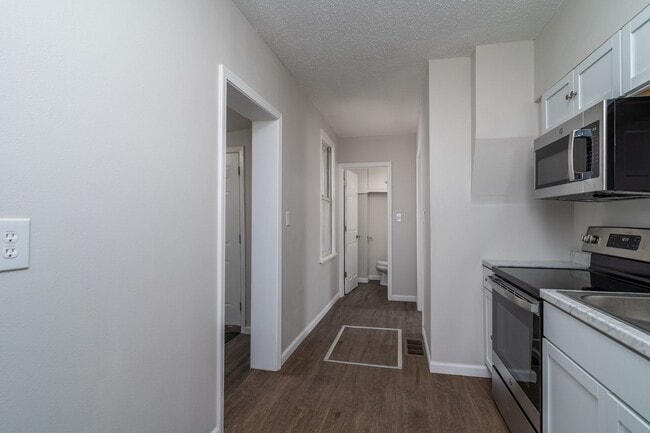 Building Photo - One Bedroom, One Bathroom Single Family Home