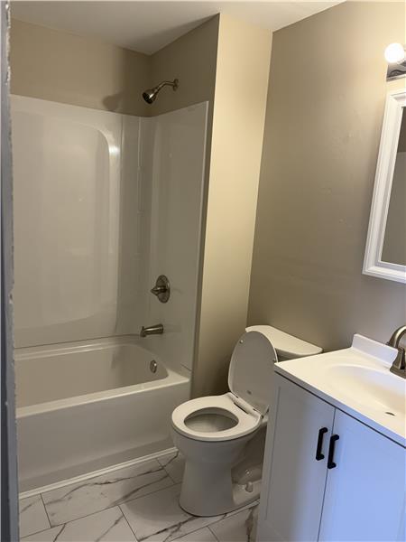 Building Photo - 835 York St