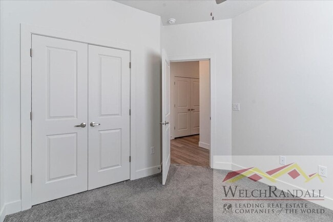 Building Photo - Beautiful 3 Bed 2.5 Bath Townhome in West ...