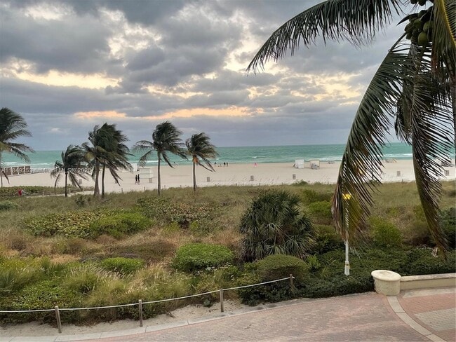 Building Photo - 100 Lincoln Rd