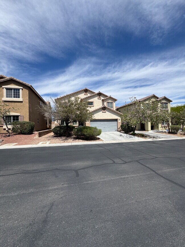 Building Photo - Sky Canyon Area Home w/ 3 Beds PLUS Loft & Solar