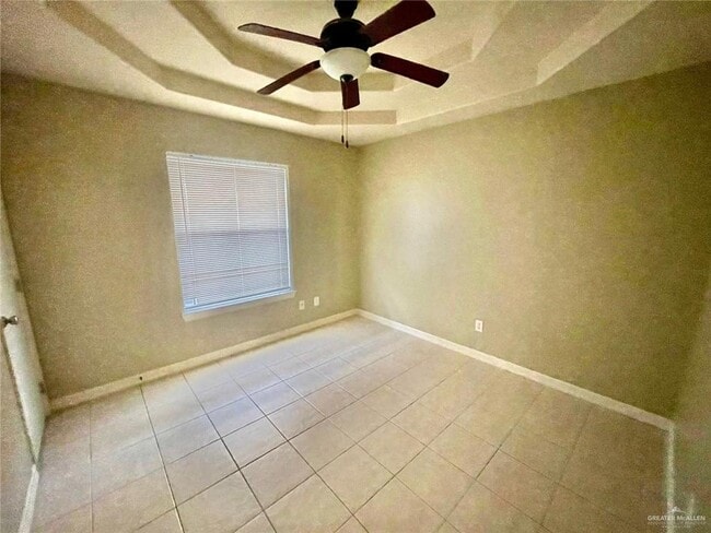 Building Photo - 15 S Dahlia St