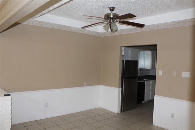 Building Photo - 927 Bluebird Dr