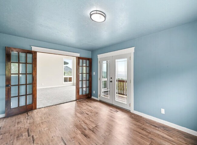 Building Photo - 140 E Spring Dr