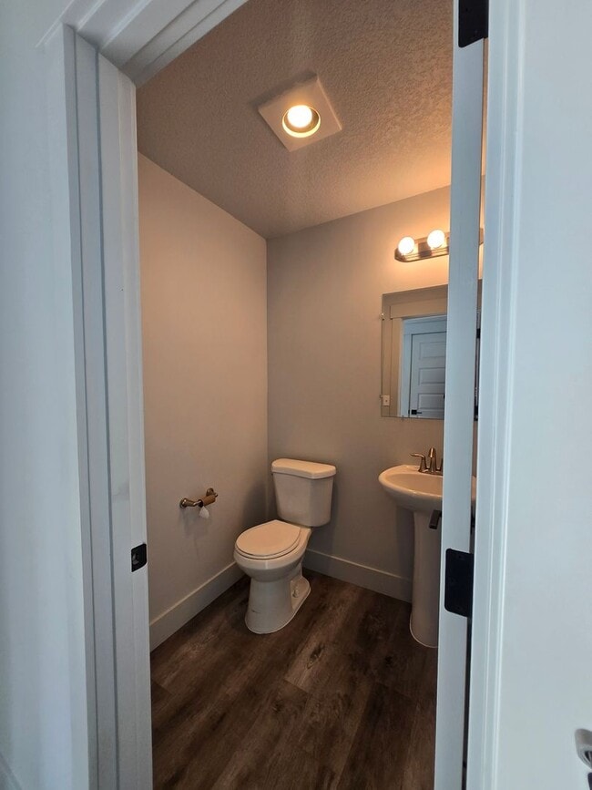 Building Photo - 3 Bedroom 2.5 Bathroom in Winlock