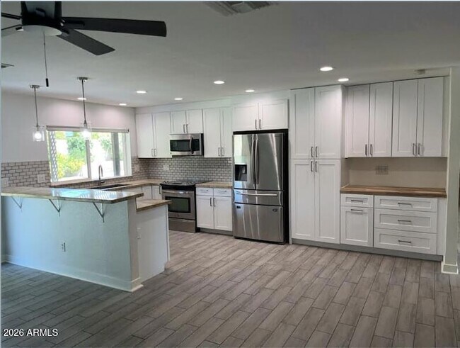 Building Photo - 6110 E Blanche Dr