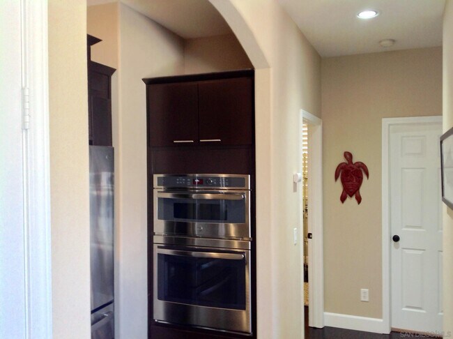 Building Photo - 1117 Mt Dana Dr