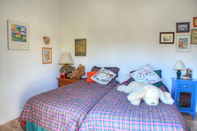 Building Photo - Panoramic ocean view from this 2 bedroom condo up on the hills of San Clemente