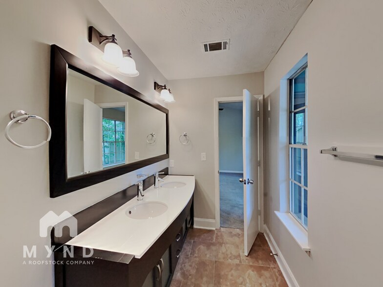Building Photo - 255 Marcliff Ct