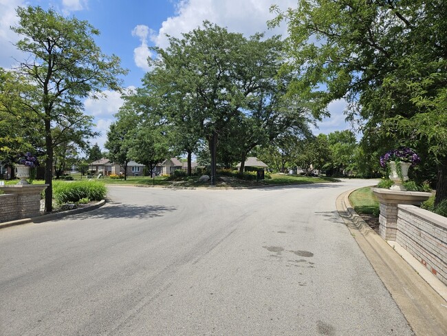 Building Photo - 64 Olympus Dr