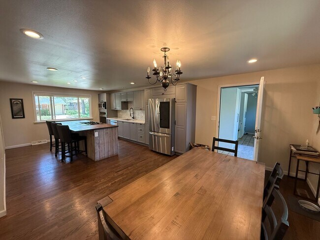 Building Photo - Beautifully Renovated Boulder Gem with Bac...