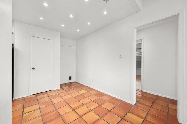 Building Photo - 1501 Barton Springs Rd