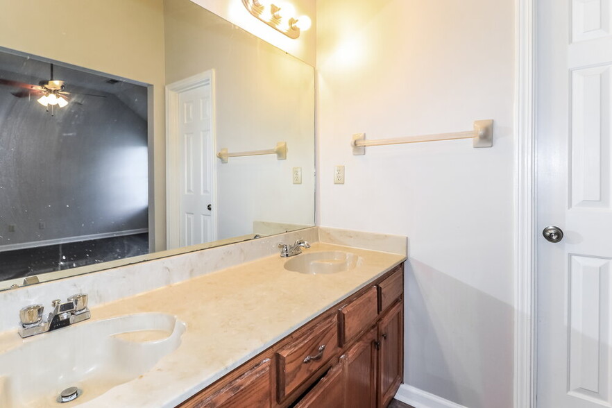 Building Photo - 7446 Northwind Cove