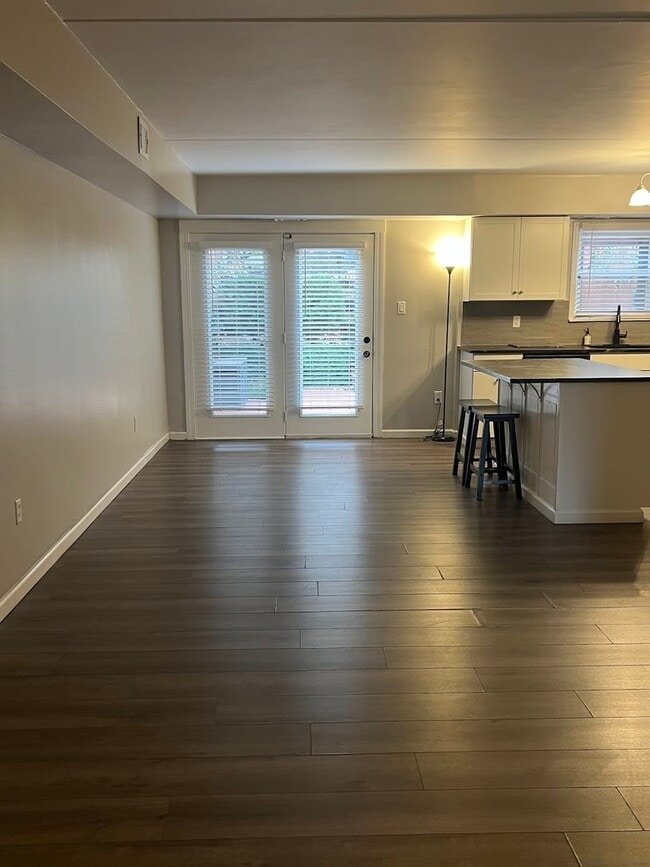 Building Photo - Beautiful 3 Bedroom House