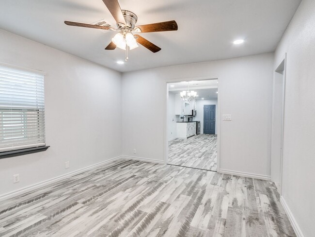 Building Photo - Freshly Renovated | 3 Bed | 2 Bath | Large...