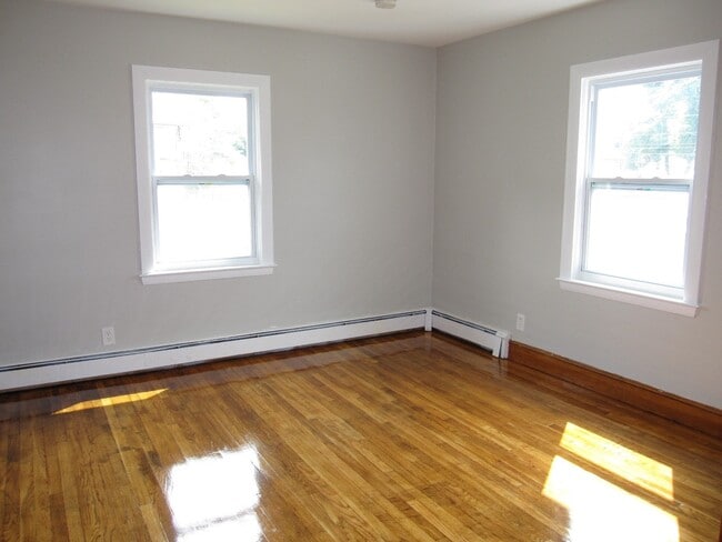 Building Photo - 366 Hollis St