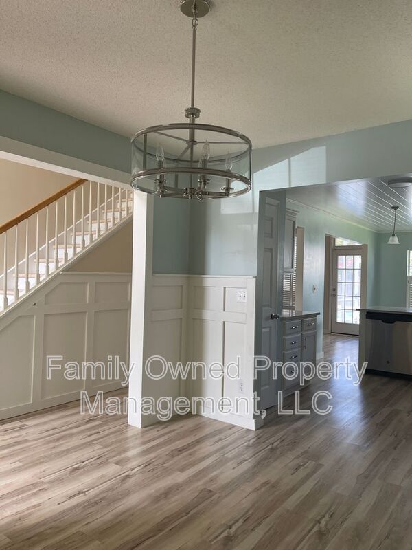 Building Photo - 113 Rockdale Ln