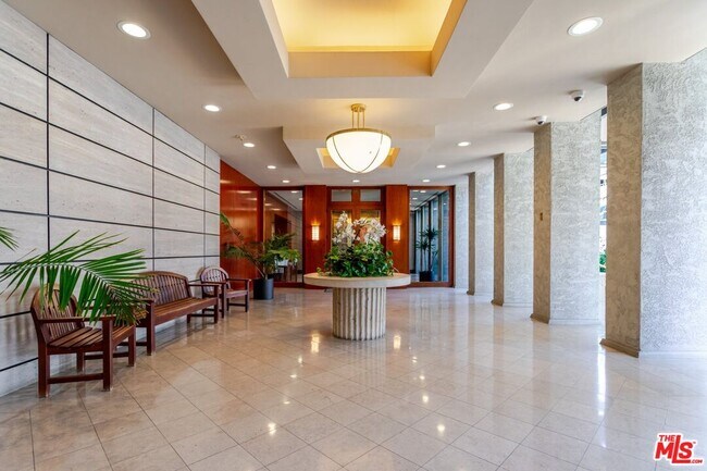 Building Photo - 800 W 1st St