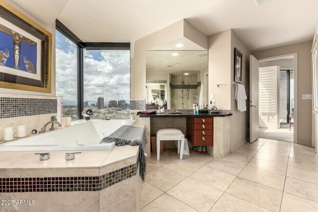 Building Photo - 1040 E Osborn Rd