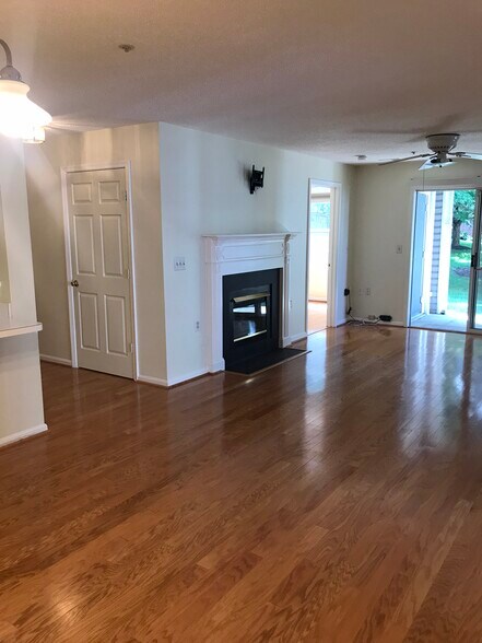 Building Photo - 10018 Vanderbilt Cir