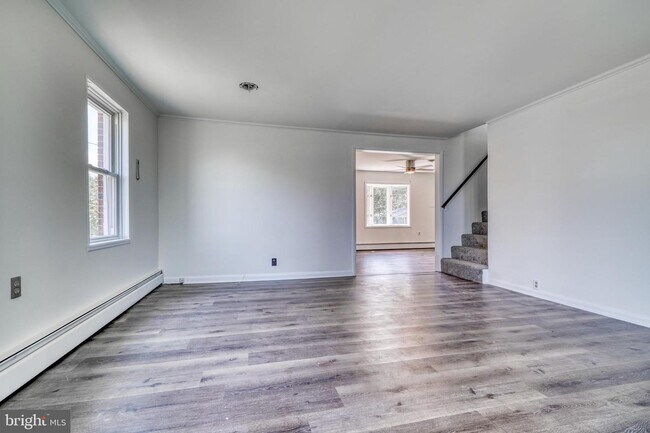 Building Photo - 2166 Lake Dr