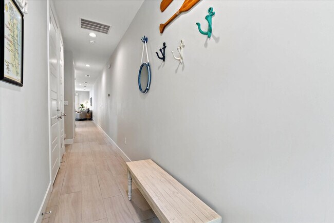 Building Photo - 725 12th Ave S