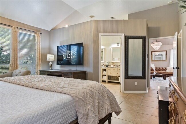 Building Photo - 1505 Laurel Oak Loop