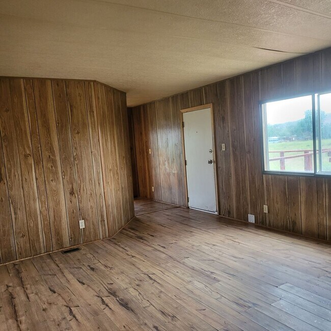 Building Photo - 2 Bedroom With a Great View