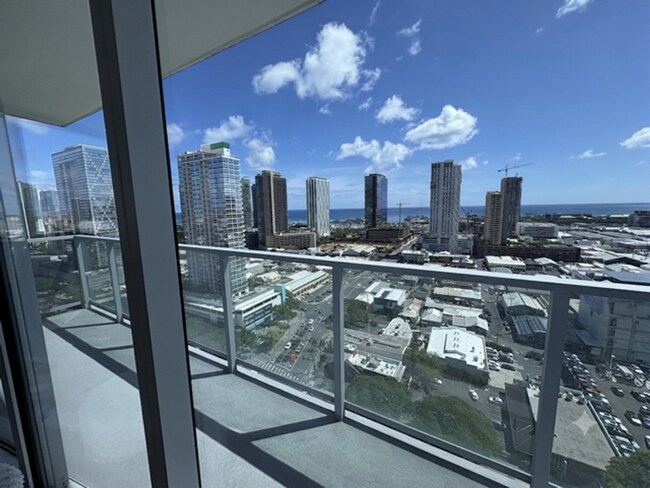 Building Photo - 3 bedroom unit at SYMPHONY HONOLULU!