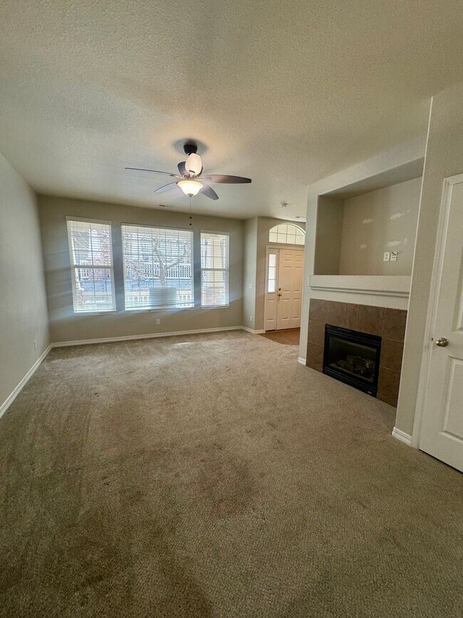 Building Photo - Updated Townhome in North Colorado Springs