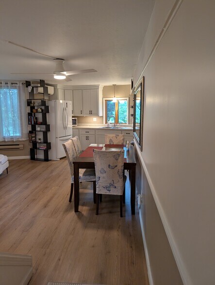 Dining - 12067 Gearhart Rd