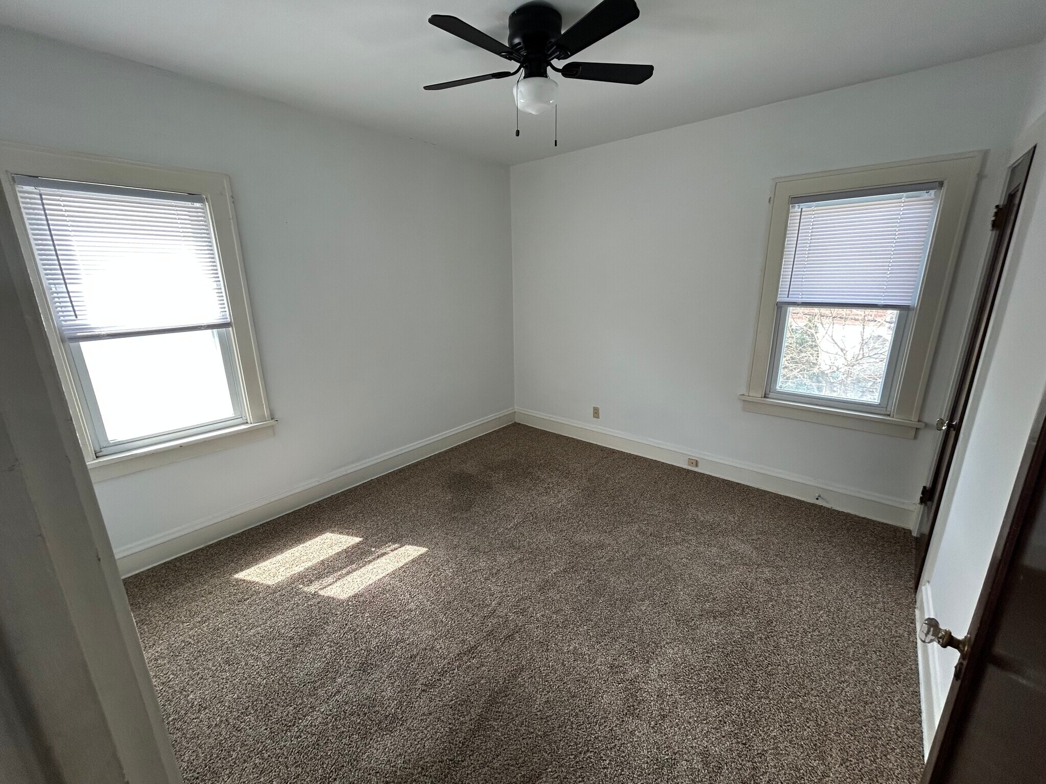 Building Photo - 2082 Lewis Dr