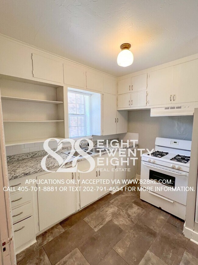Building Photo - AVAILABLE NOW! CUTE 1st FLOOR 1 BED/1 BATH with BONUS ROOM IN NW OKC!