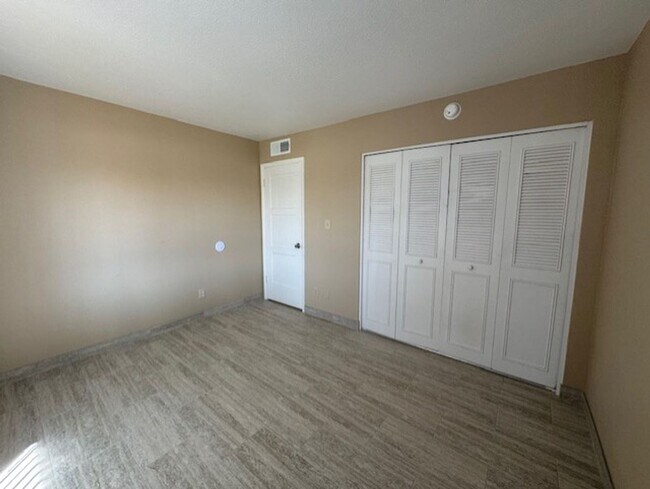 Building Photo - 2 Bedroom*1 Bathroom Patio Home