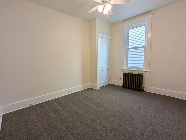 Building Photo - bee1429