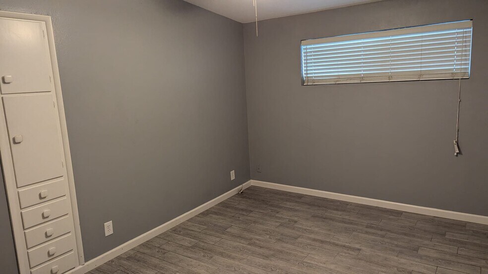 Building Photo - 6524 N 12th Pl