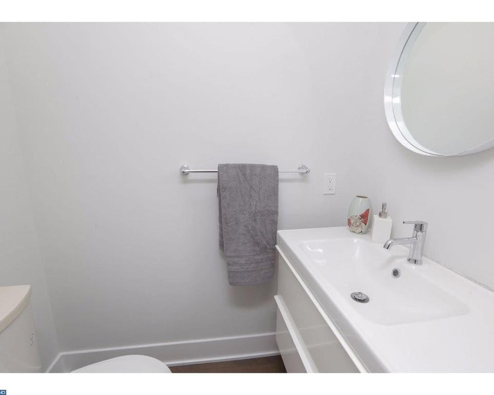 1/2 Bath - 2716 W Cabot St