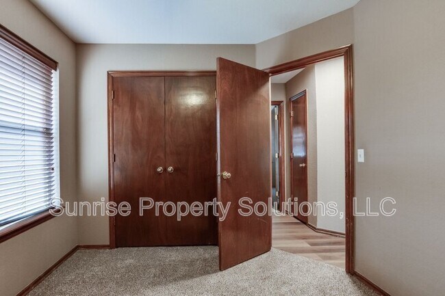 Building Photo - 509 Gyrfalcon Dr