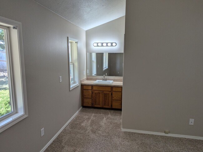 Building Photo - 5817 Cobalt Loop SE