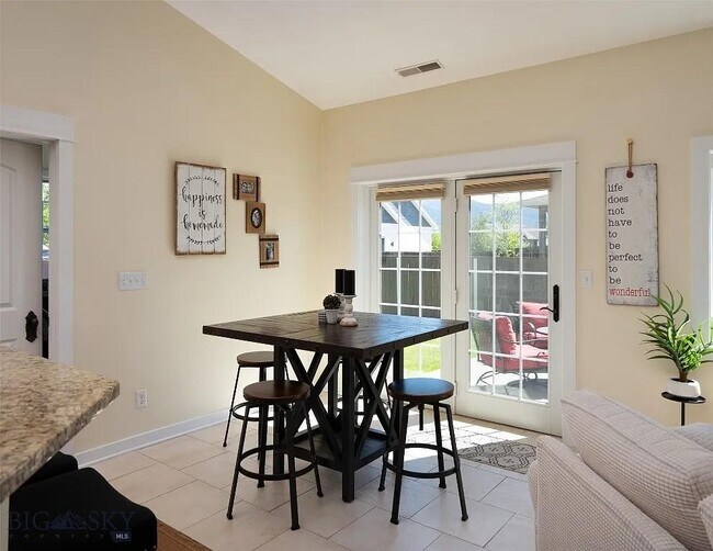 Building Photo - 2418 Lasso Ave